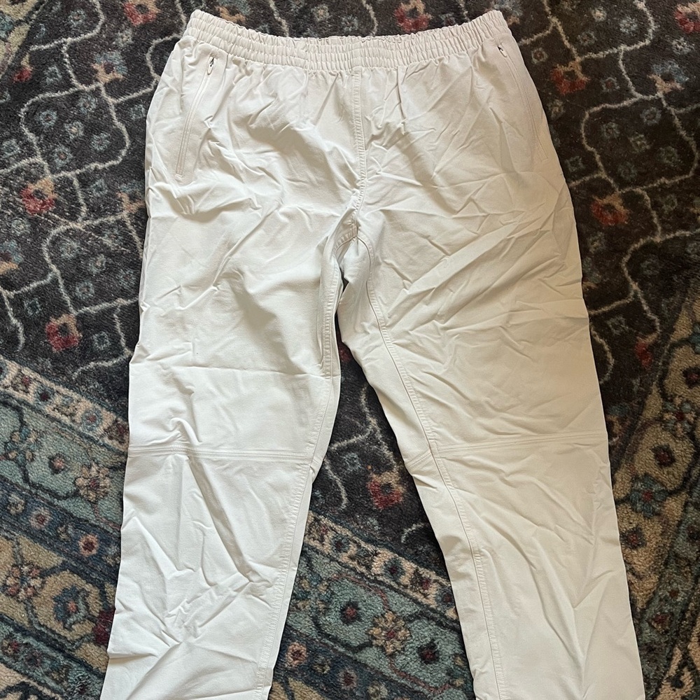 NWOT white RecTrek outdoor voices women’s pants